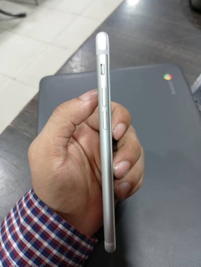 Iphone7    32GB Ram  10/10 condition