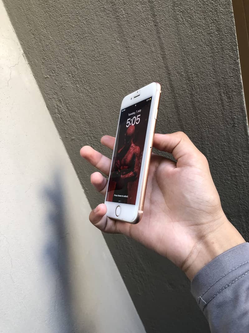 Apple iPhone 8 1