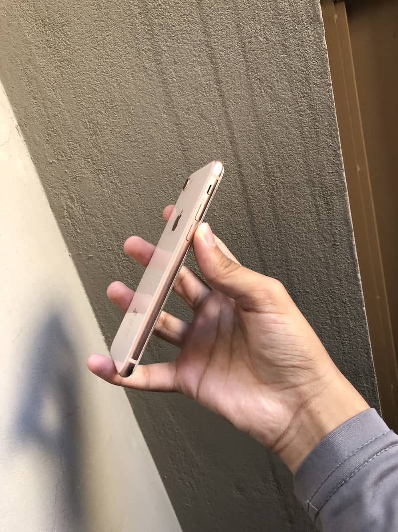 Apple iPhone 8 3