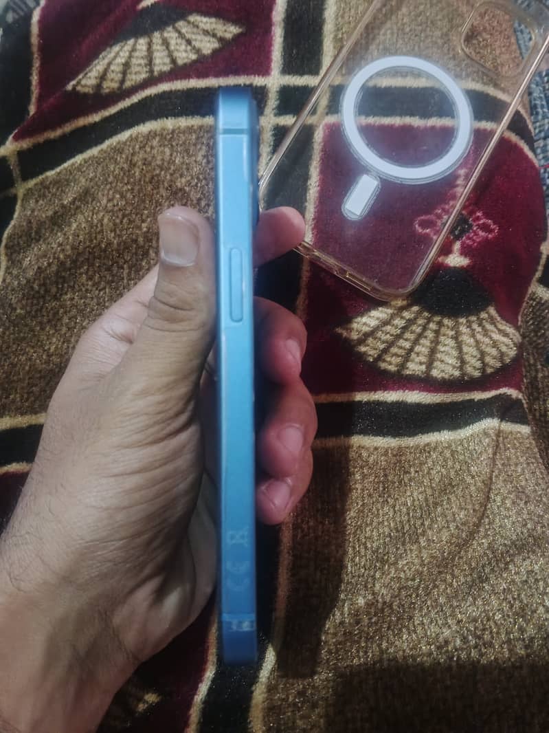 Apple iPhone 13 2