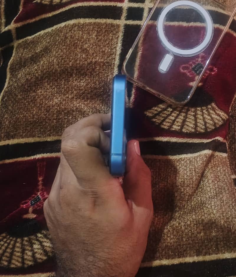 Apple iPhone 13 5