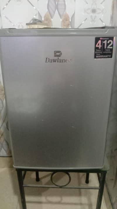 Room refrigerator