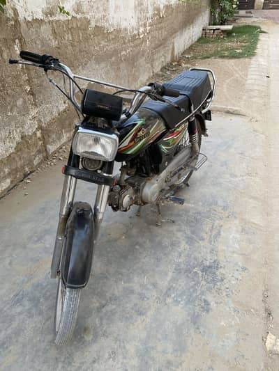 Condition saaaf hai mitti horhi hai bike pe bs