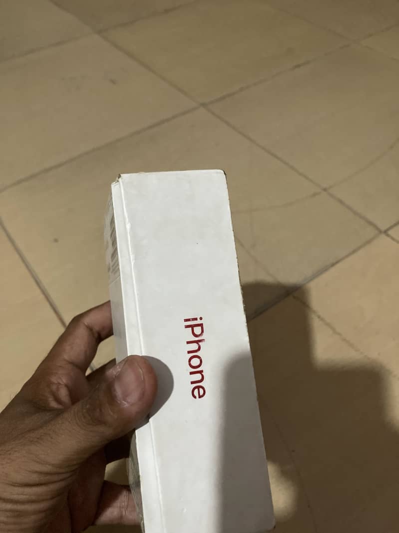 Apple iPhone SE 10