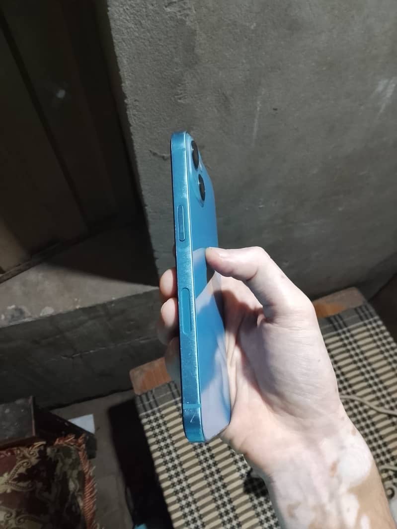 Apple iPhone 13 2
