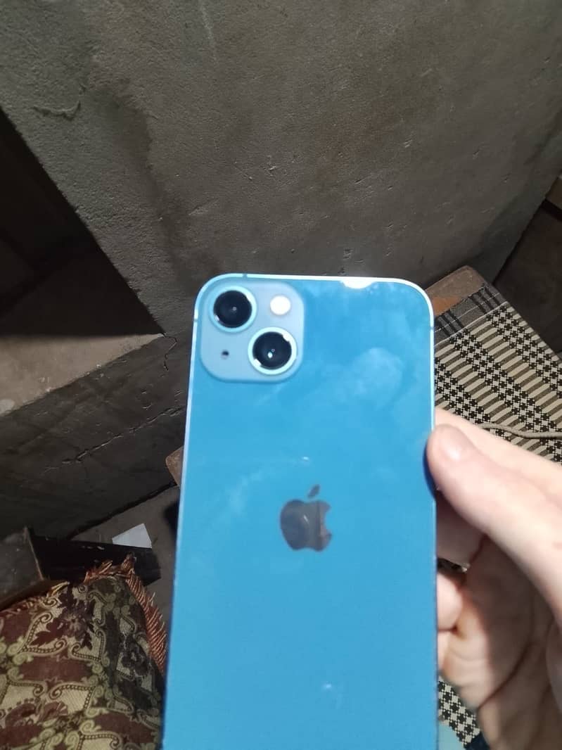 Apple iPhone 13 4