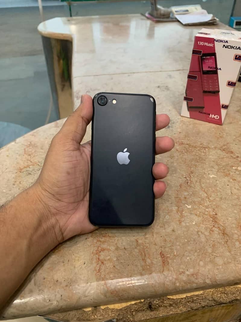 Apple iPhone SE 3rd generation 1