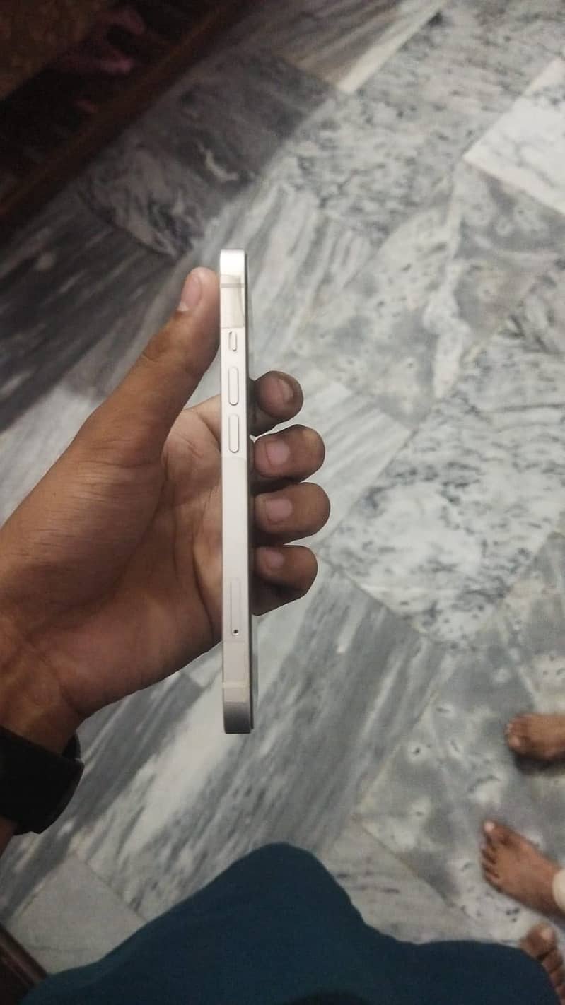 Apple iPhone 13 3
