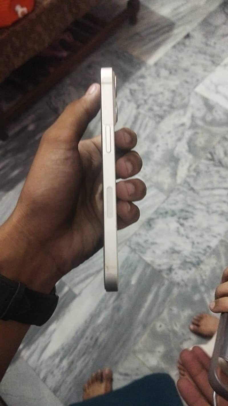 Apple iPhone 13 4