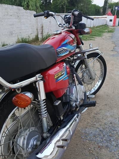 Honda 125 (2024) Model Red