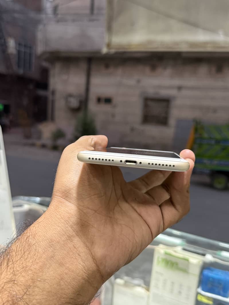 Apple iPhone 7 Plus 3