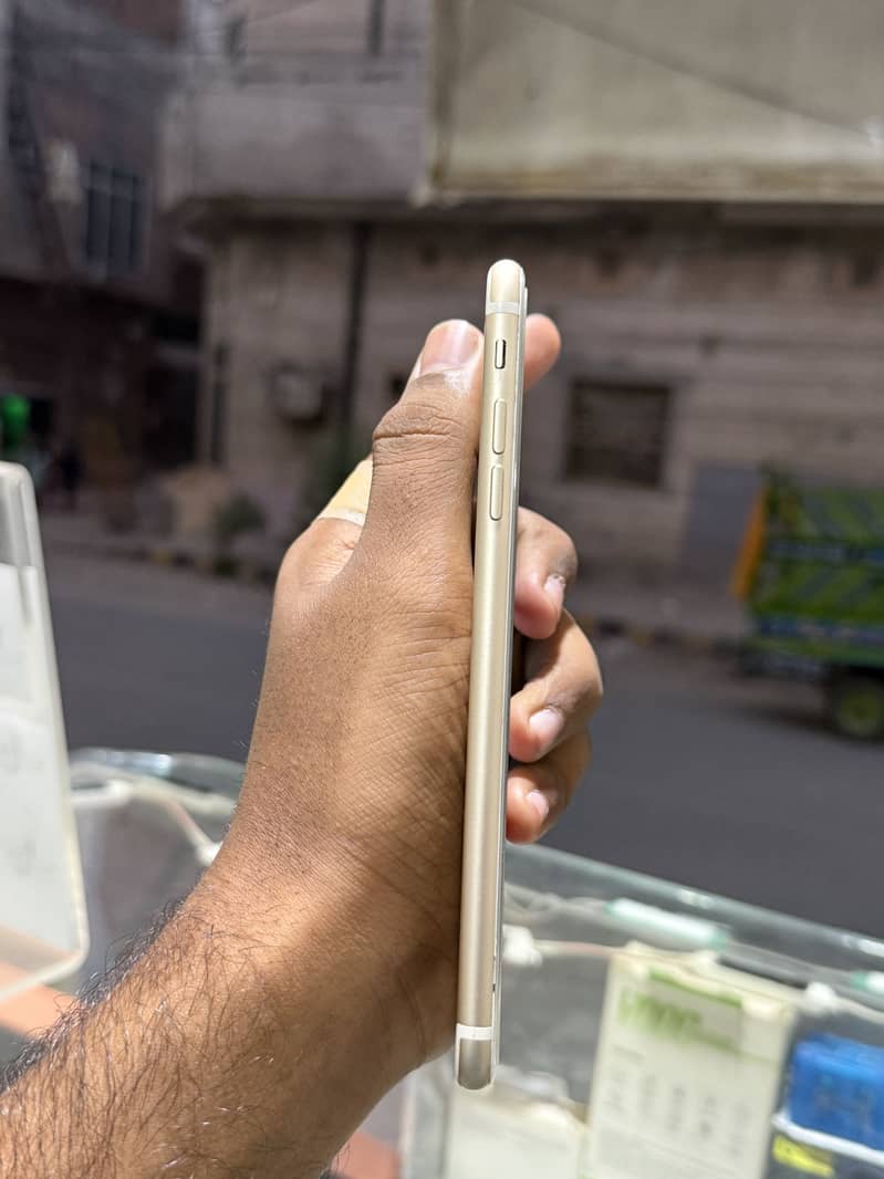 Apple iPhone 7 Plus 4
