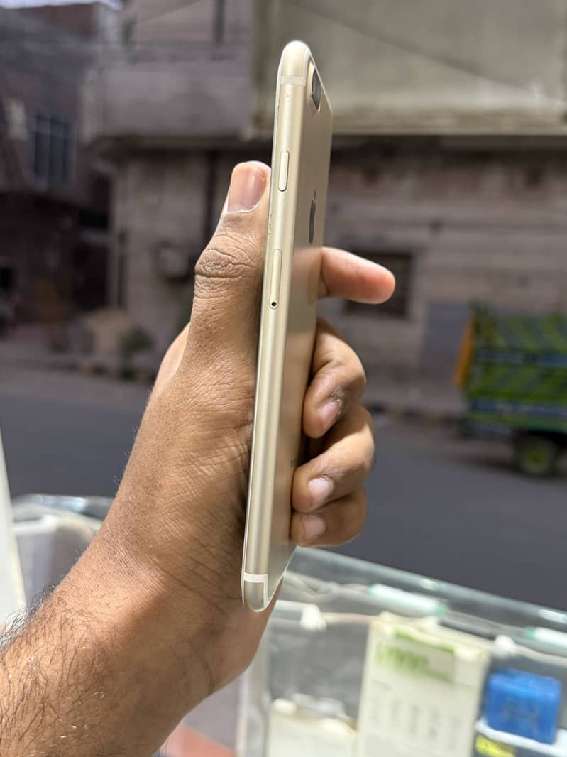 Apple iPhone 7 Plus 5