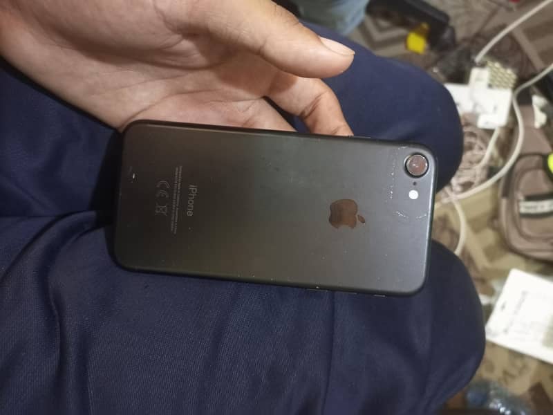 Apple iPhone 7 3
