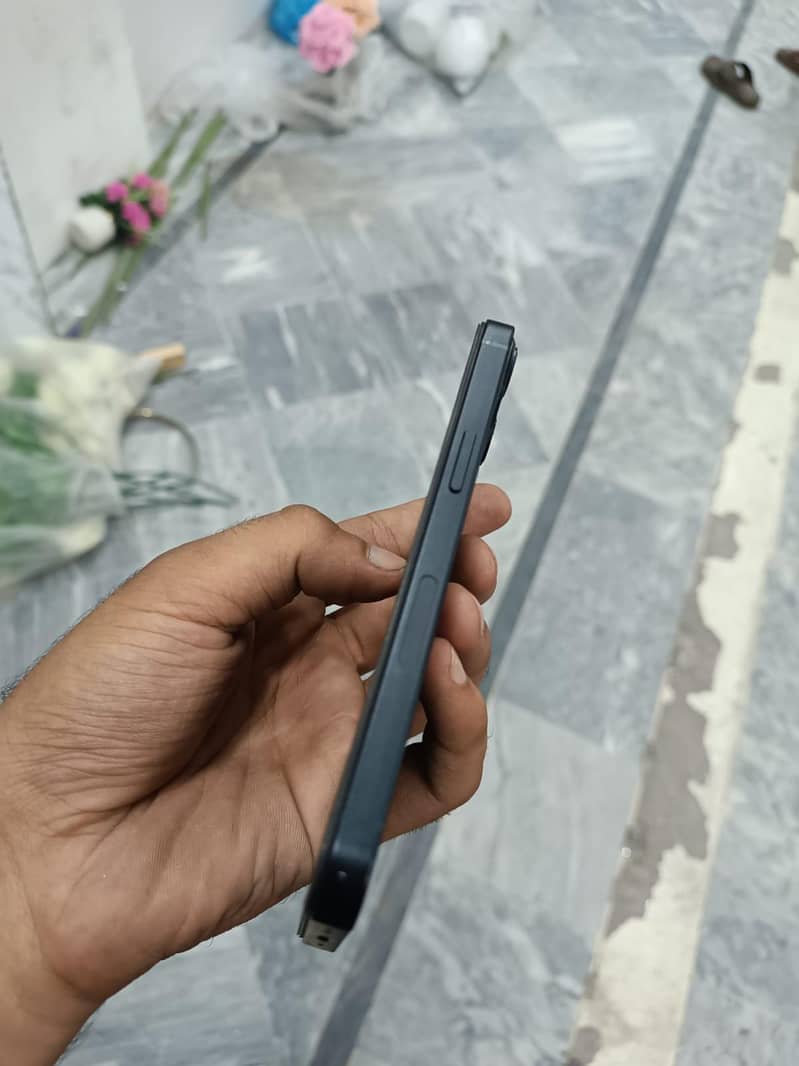 Apple iPhone 13 1