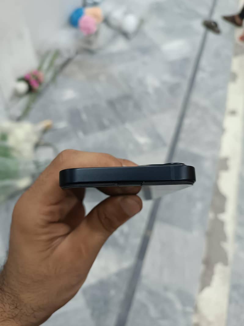 Apple iPhone 13 2