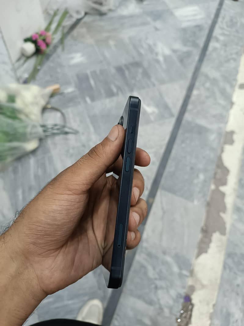 Apple iPhone 13 4