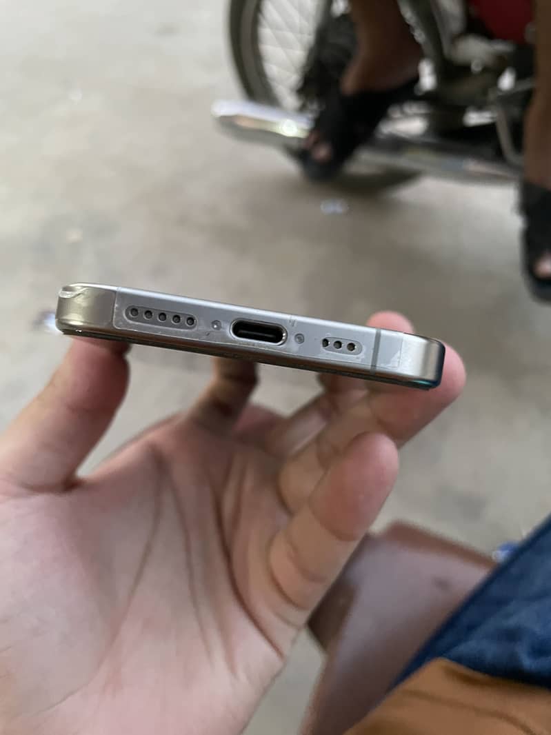 iPhone 15 pro 2