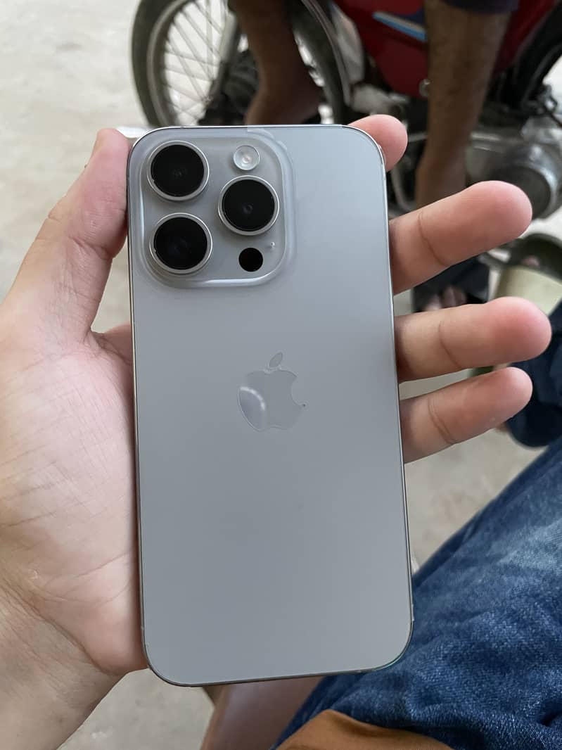 iPhone 15 pro 3