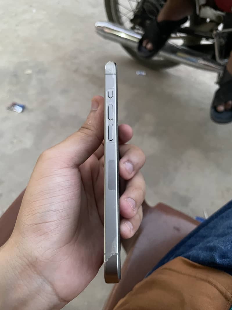 iPhone 15 pro 5