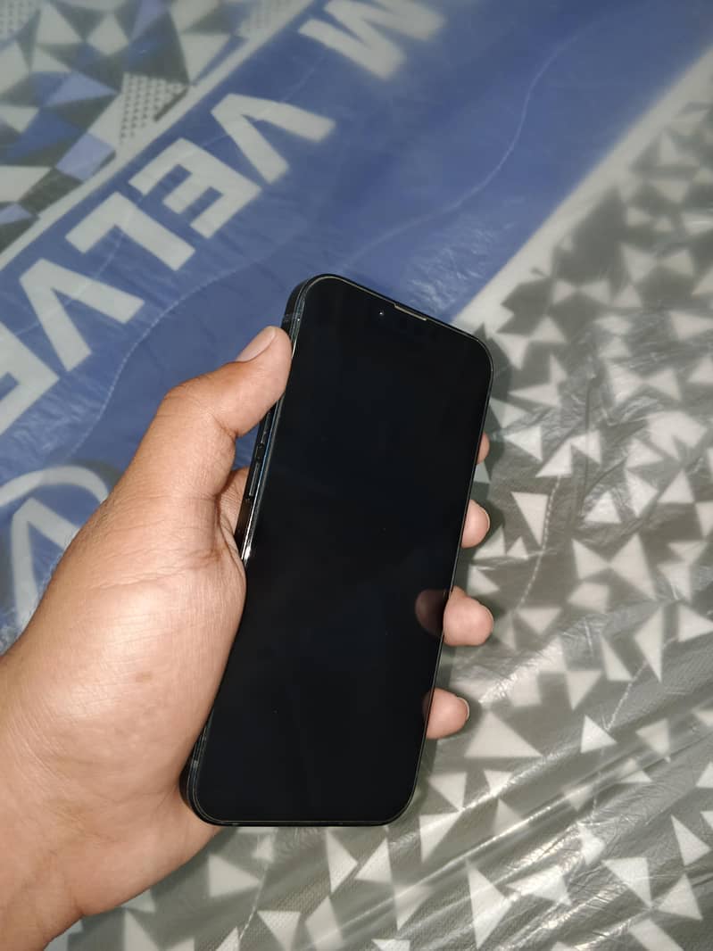 Apple iPhone 14 3