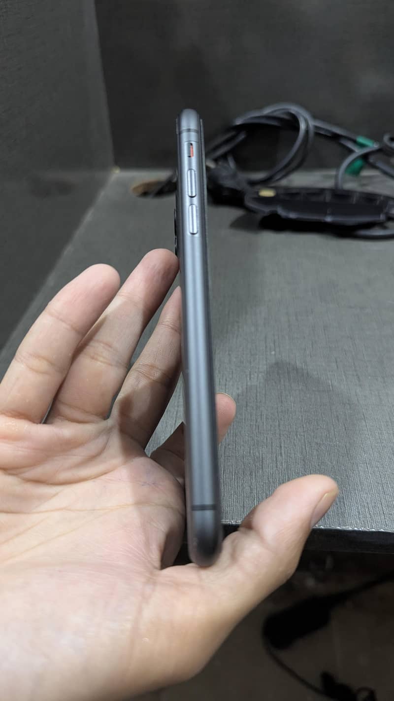 iPhone 11 3