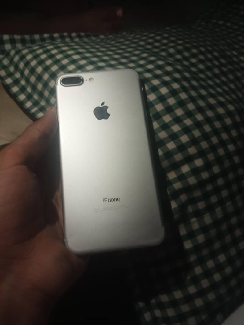 Apple iPhone 7 1