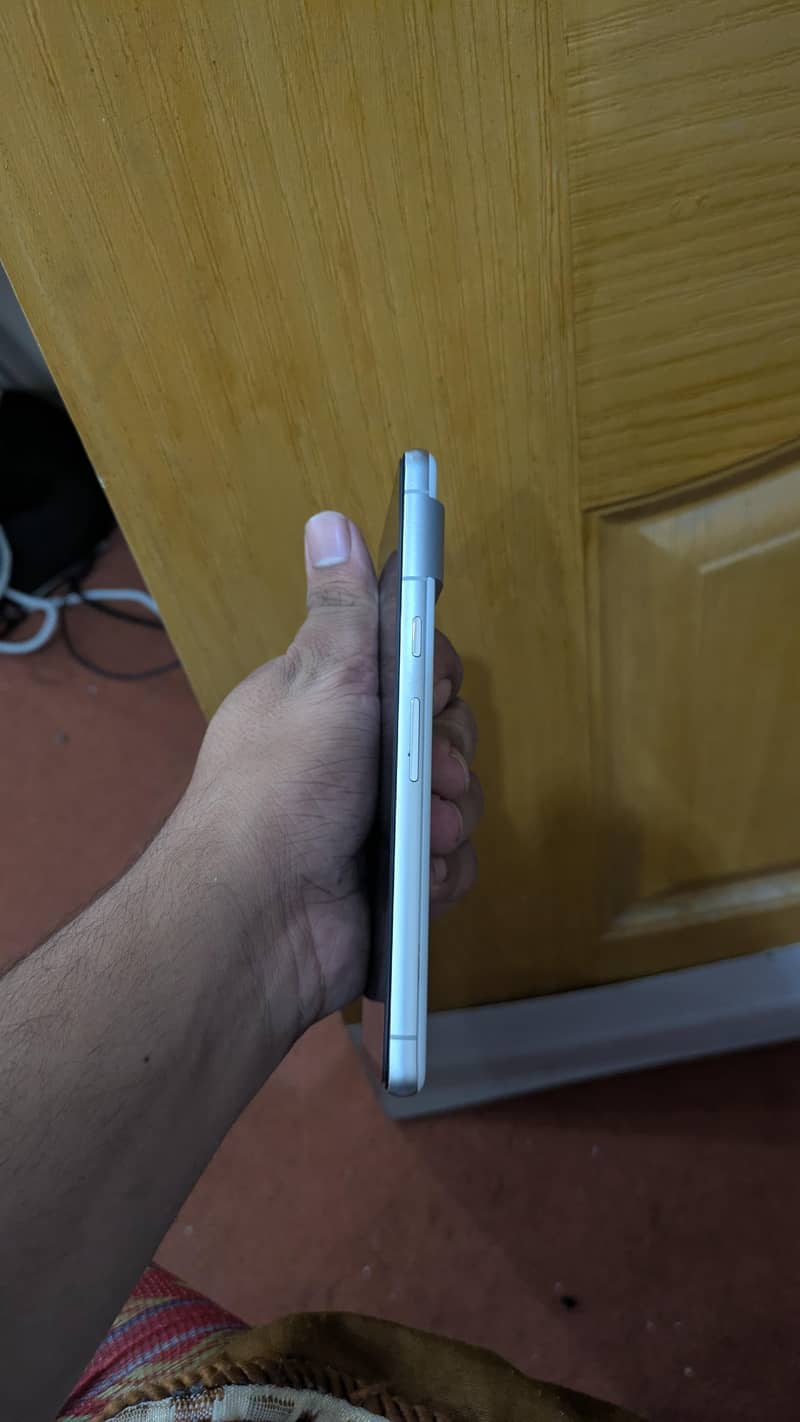 Google Pixel 7 4