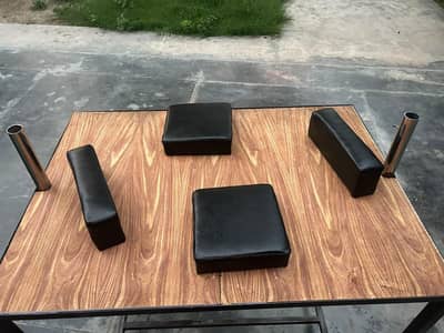 Arm wrestling table