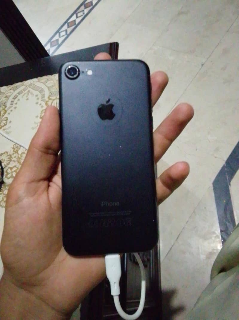 Apple iPhone 7 1