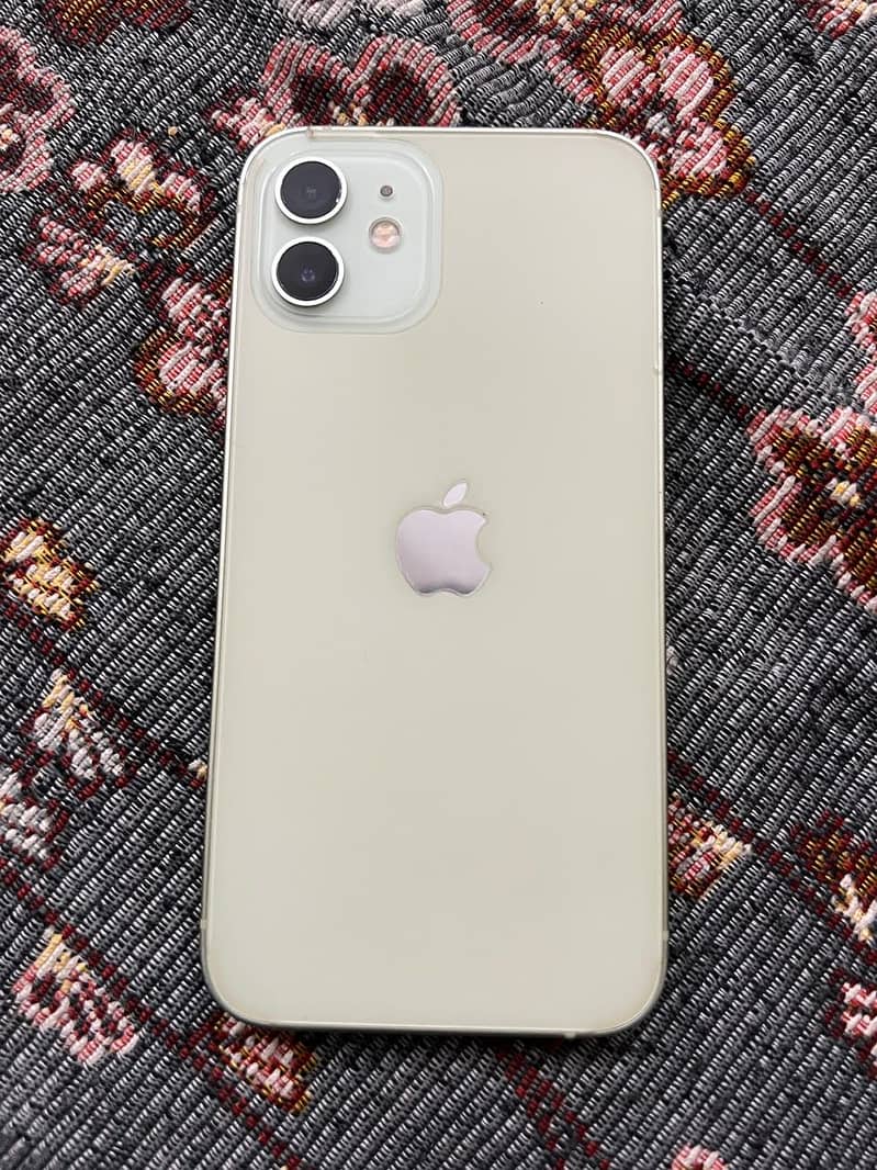 Apple iPhone 12 4