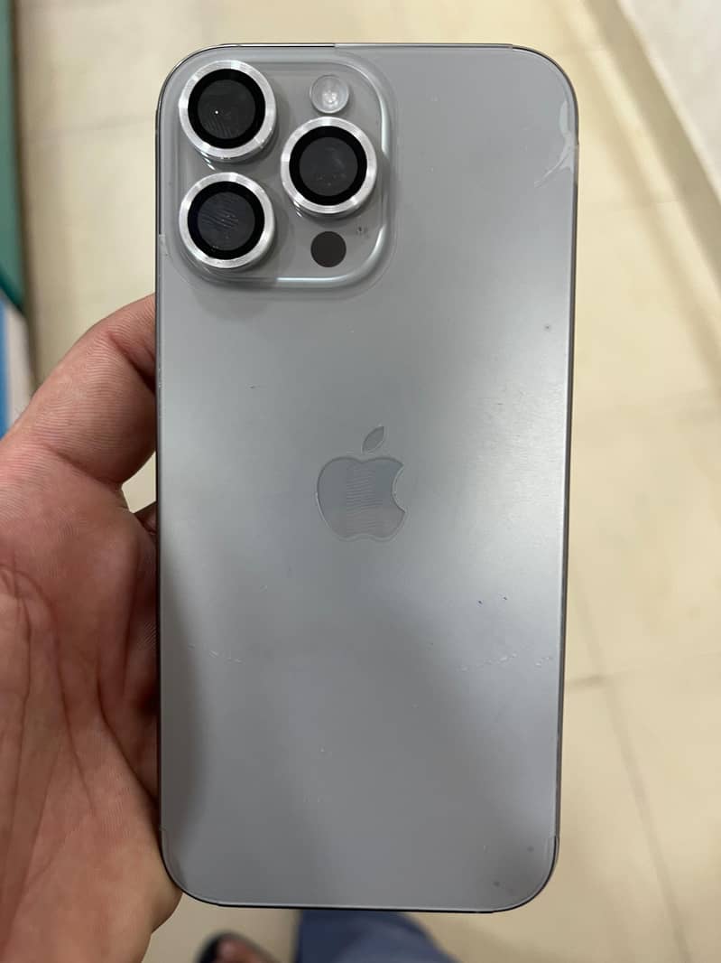 Apple iPhone 16 Pro Max 3
