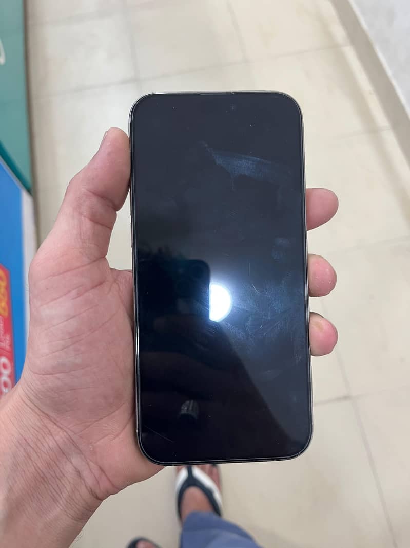 Apple iPhone 16 Pro Max 4