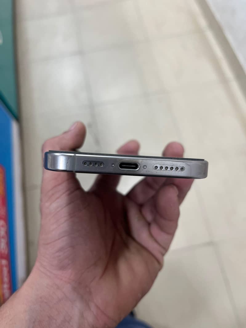 Apple iPhone 16 Pro Max 7