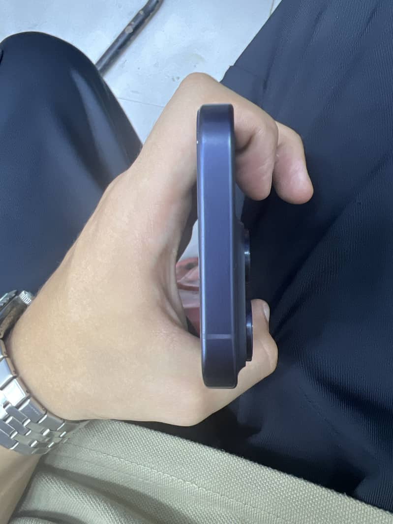 Apple iPhone 15 Pro 2