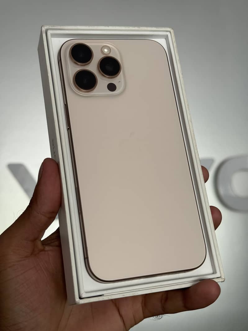 Apple iPhone 16 Pro Max 0