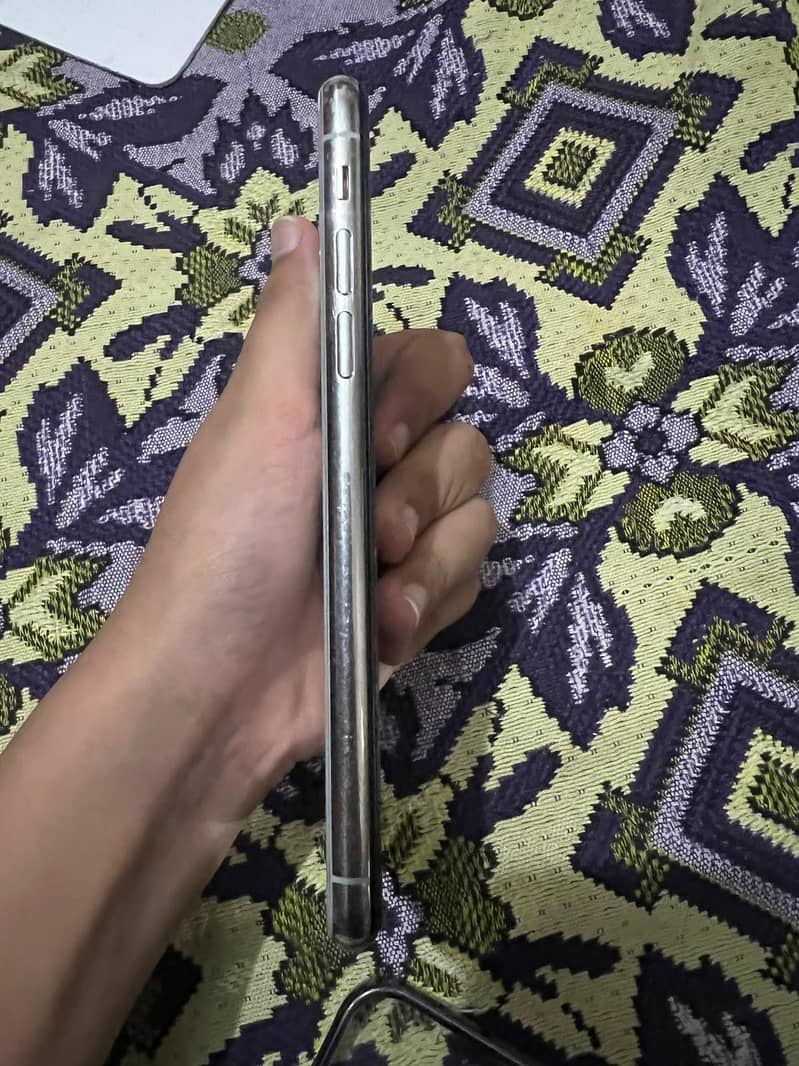 Apple iPhone X 3