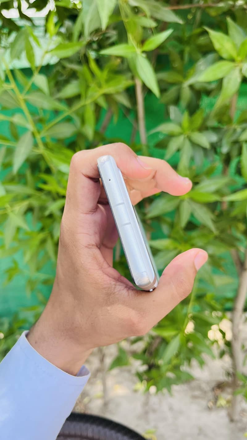 Google Pixel 7a 5
