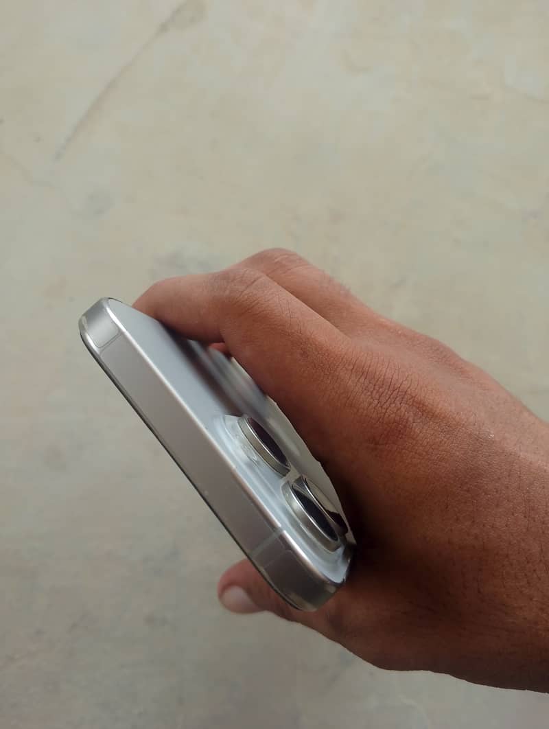 iphone 15pro max 4