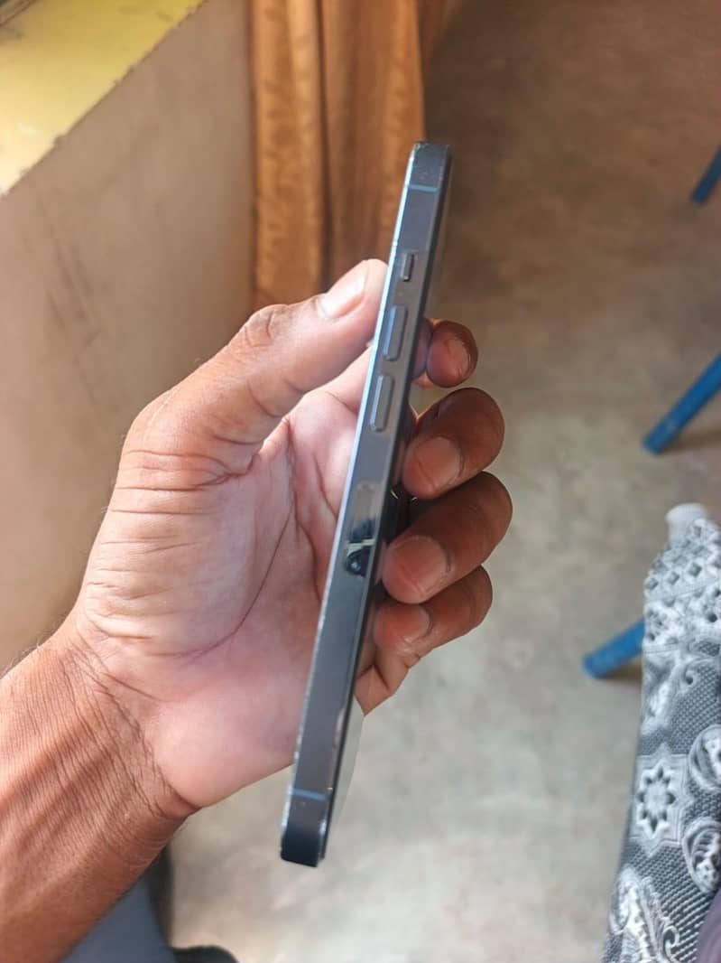 Apple iPhone 13 Pro 2