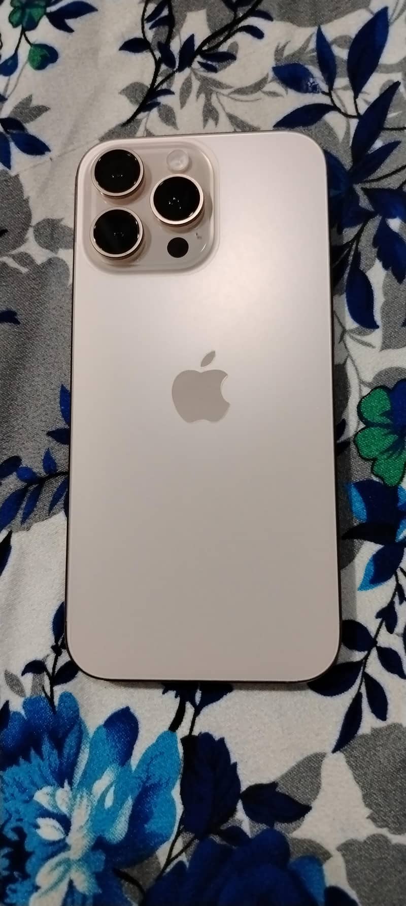 Apple iPhone 16 Pro Max 0