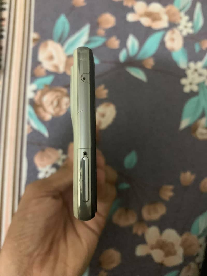 Samsung Mobile A52 3