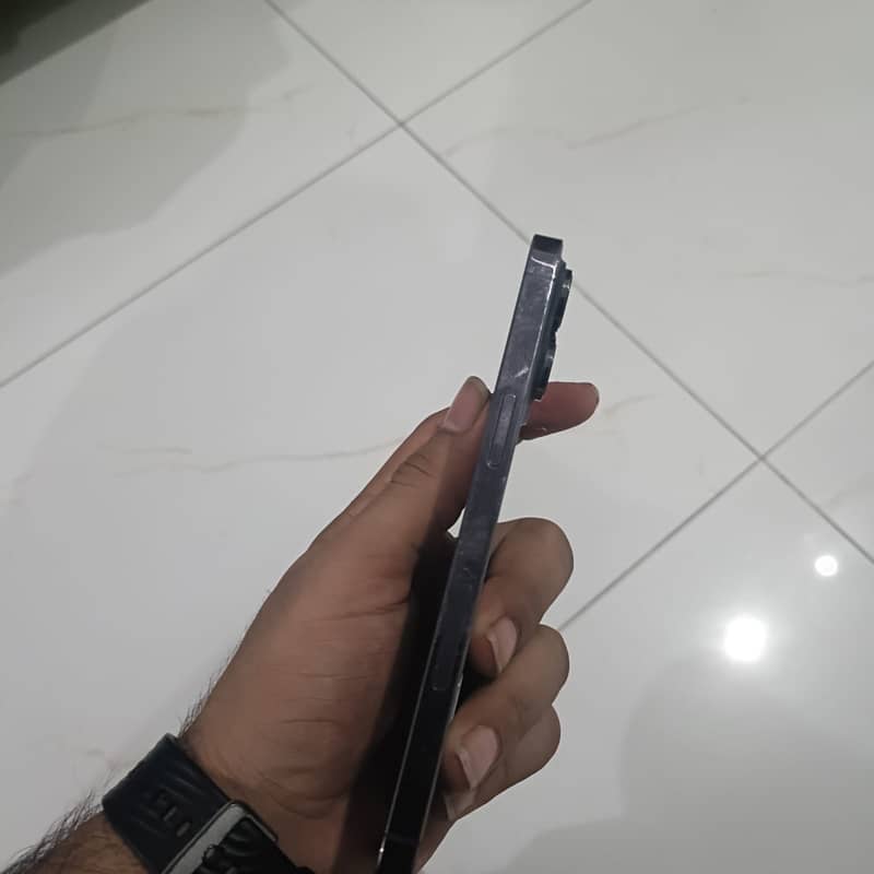 Apple iPhone 14 Pro Max 0