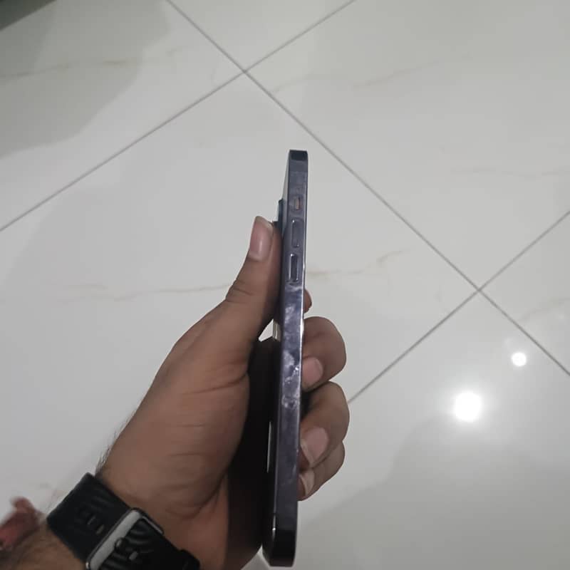 Apple iPhone 14 Pro Max 1