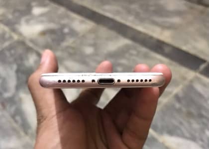 iPhone 7 128GB PTA Approved - Battery 100% - Rs 17,000