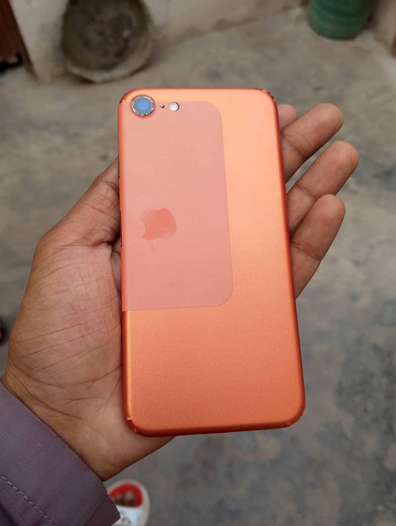 Apple iPhone 7 0