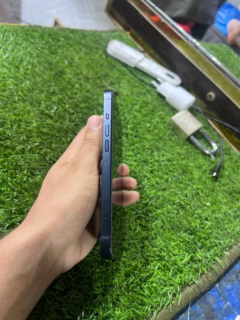 Apple iPhone 13 4