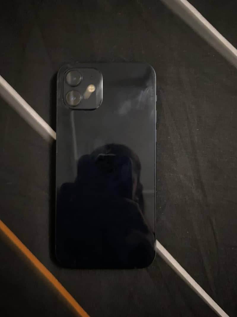 Apple iPhone 12 4