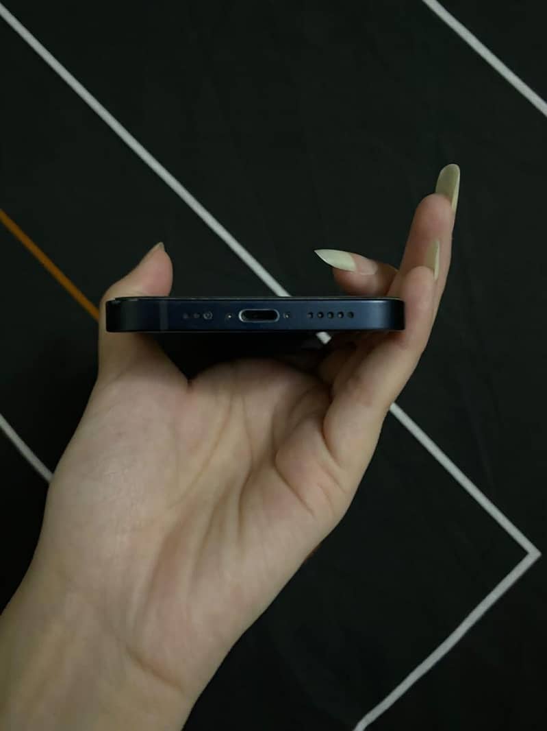 Apple iPhone 12 6