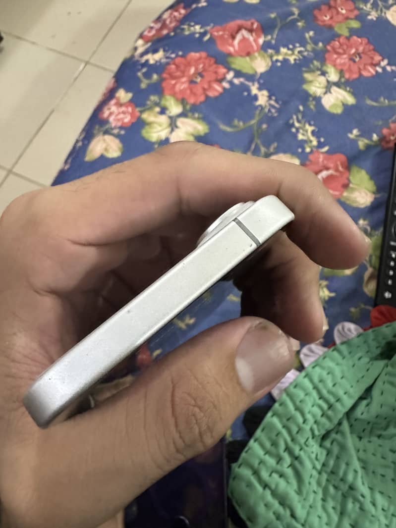 iPhone 16 0